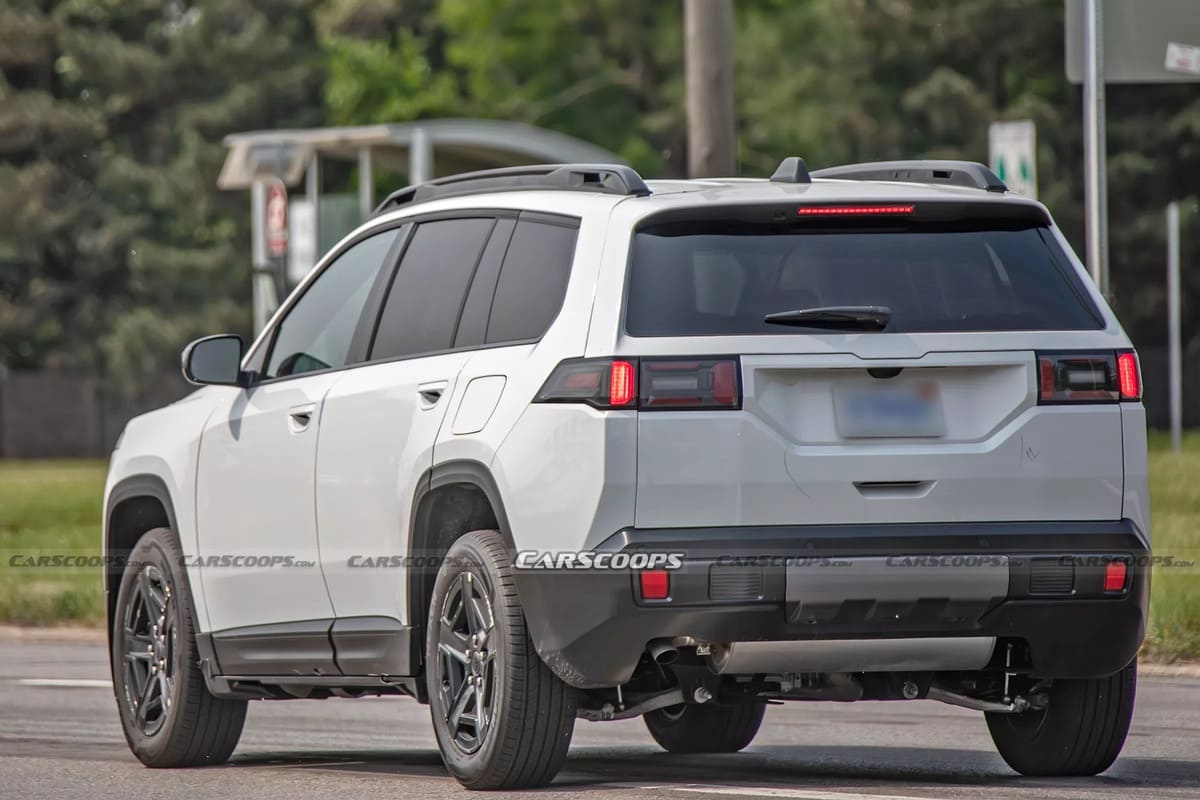 Nuevo Jeep Cherokee 2026 Se Filtra Por Completo: Interior Digital, Diseño Cuadrado y Motor Híbrido 5 Jeep Cherokee 2026 0002