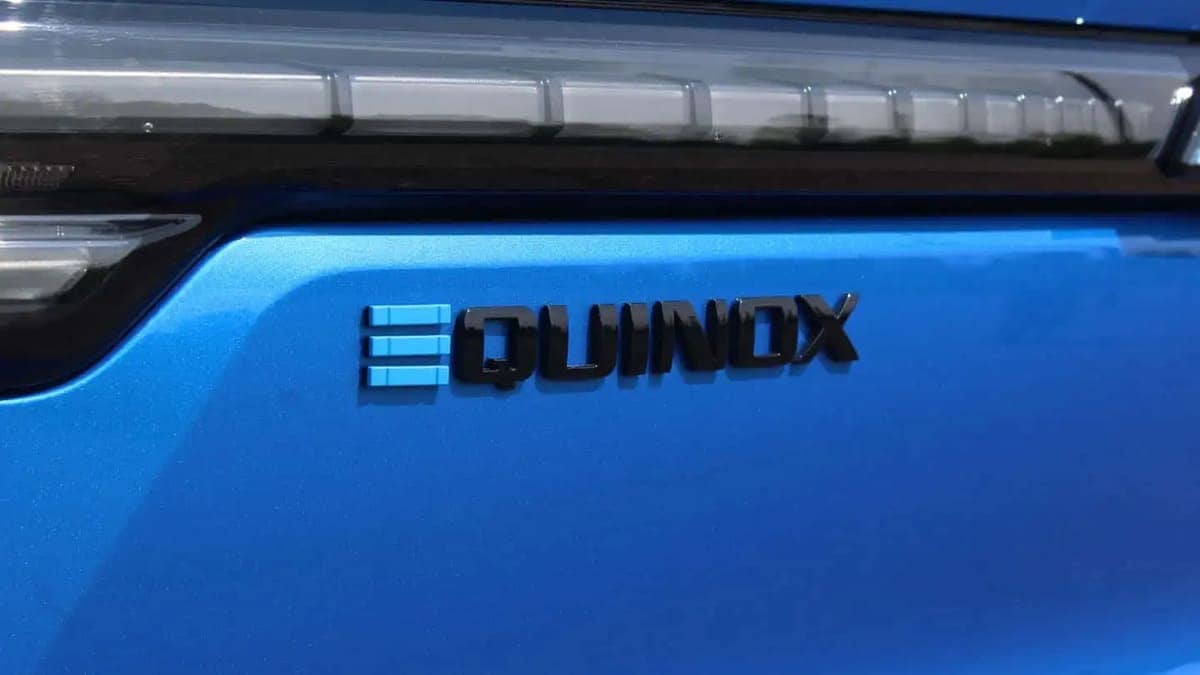 GM traslada la producción de Equinox y Blazer de México a EE.UU.: ¿Qué hay detrás del cambio? 3 Chevrolet Equinox EV RS logo