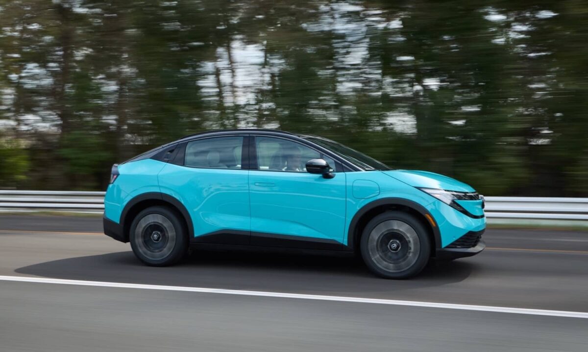 Nuevo Nissan Leaf 2026: el SUV eléctrico que quiere revolucionarlo todo de nuevo 3 Nissan Leaf 2026 lateral