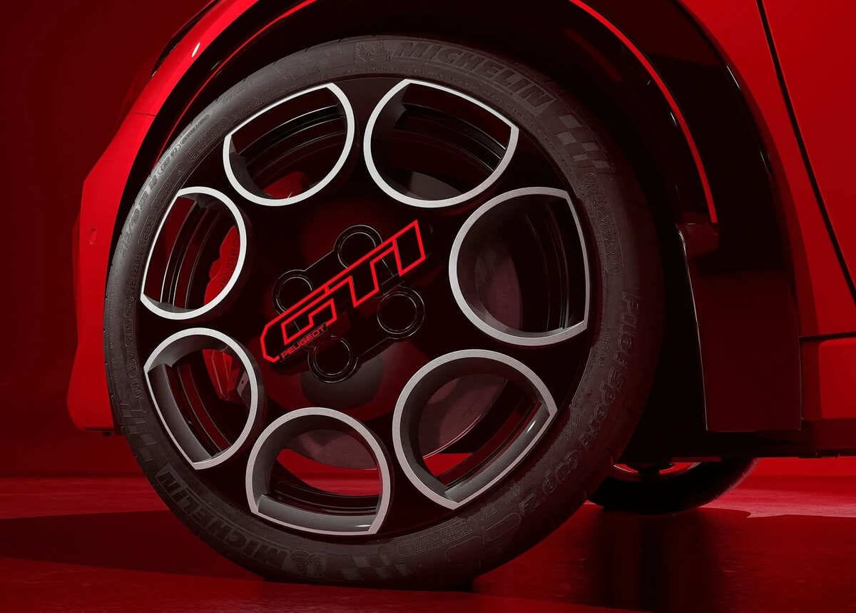 Peugeot e-208 GTi eléctrico: El regreso de un ícono, ahora con electricidad 2 Peugeot e 208 GTi 2026 00002