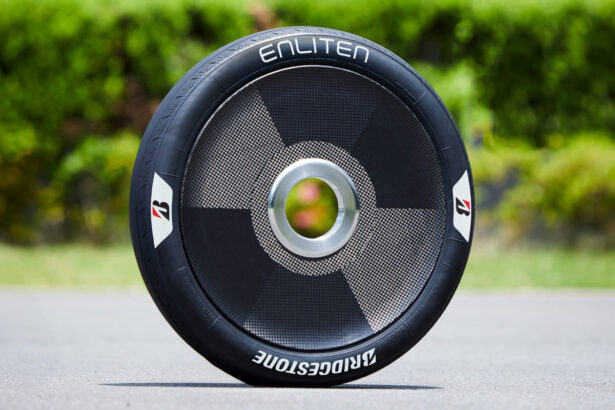 Bridgestone respalda el World Solar Challenge 2025 con llantas ENLITEN recicladas