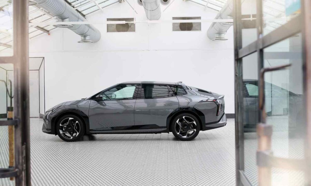 Kia EV4: el eléctrico que podría desafiar a Tesla… o al menos sacudir su trono 3 Kia EV4 2026 005