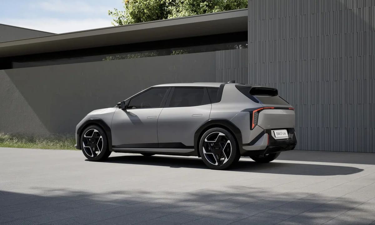 Kia EV4: el eléctrico que podría desafiar a Tesla… o al menos sacudir su trono 5 Kia EV4 2026 001
