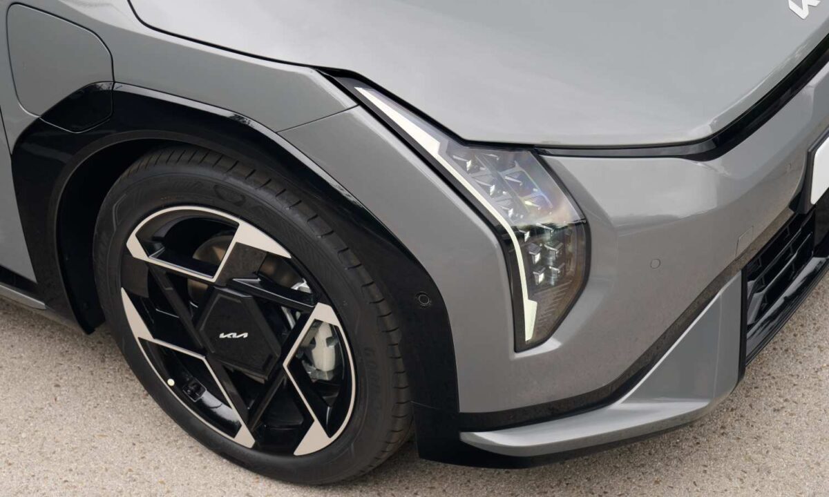 Kia EV4: el eléctrico que podría desafiar a Tesla… o al menos sacudir su trono 6 Kia EV4 2026 003