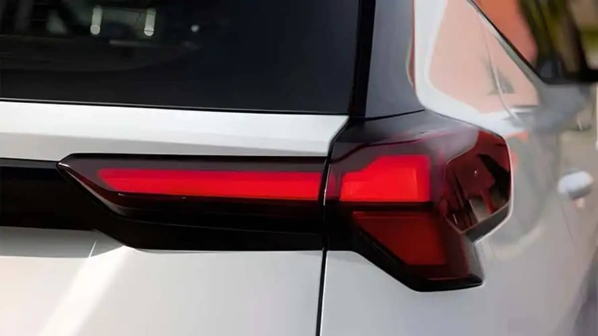 Chevrolet Bolt 2027: GM reveló las primeras imágenes 3 Chevrolet Bolt 2027 detras