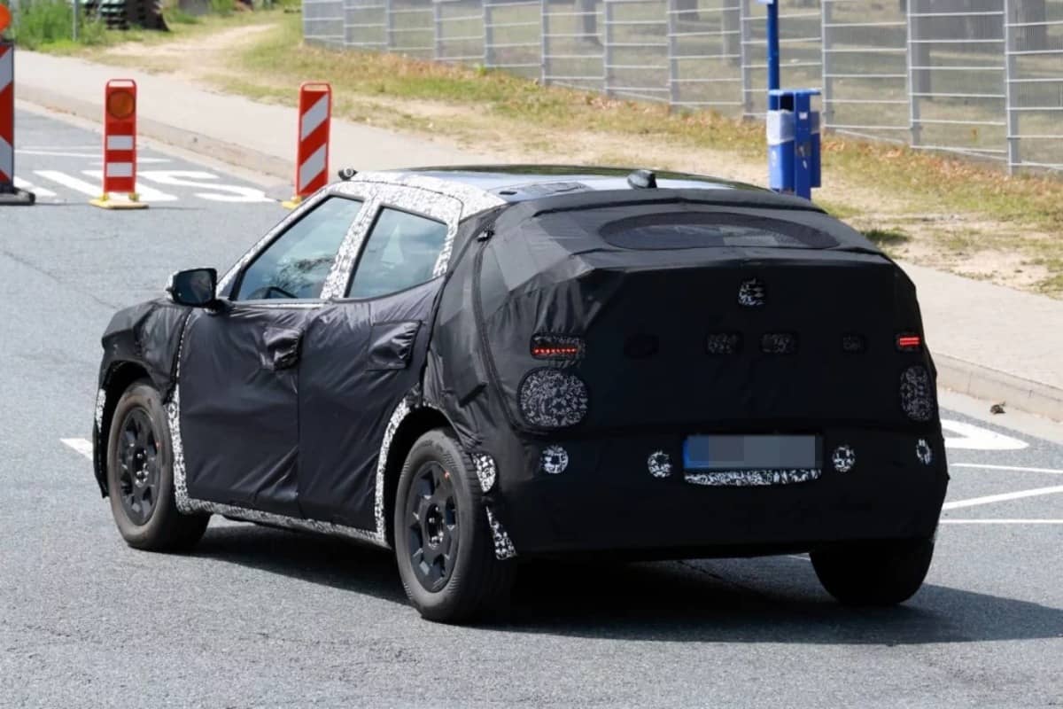Hyundai Ioniq 2: El B-SUV eléctrico que promete autonomía y precio imbatible 3 Hyundai Ioniq 2 por detrás