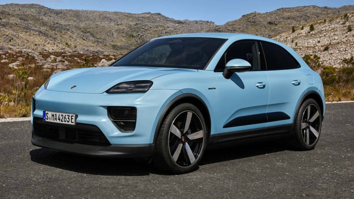 Porsche da marcha atrás: del Macan eléctrico a un nuevo SUV de gasolina 2 Porsche Macan azul