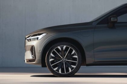 Volvo revisa sus híbridos y eléctricos por fallo en el freno regenerativo