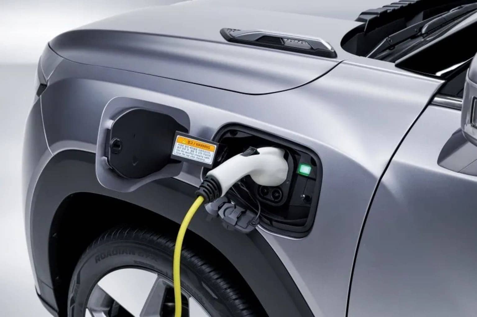 Híbridos enchufables PHEV: contaminan casi como los de gasolina 3 KGM Torres EVX carga