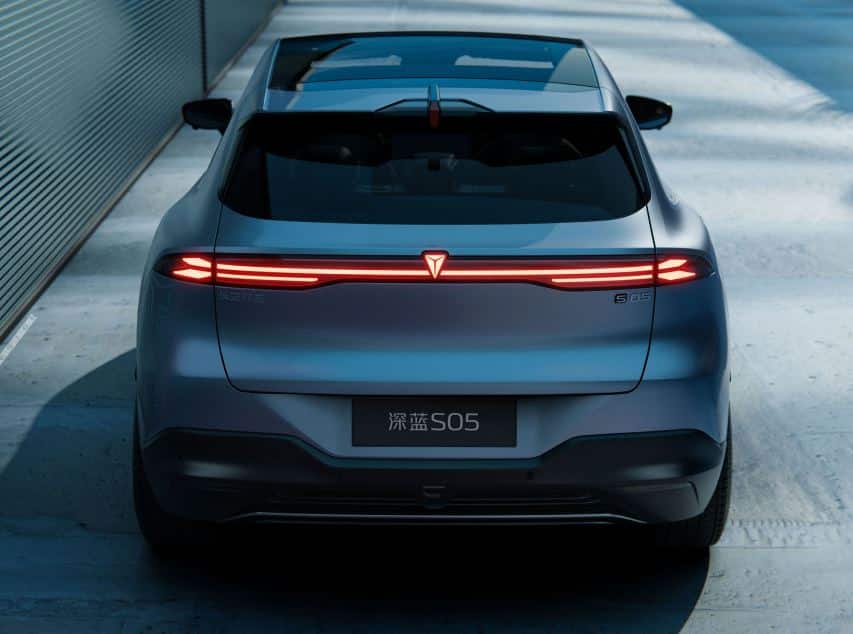 Deepal S05 por detrás