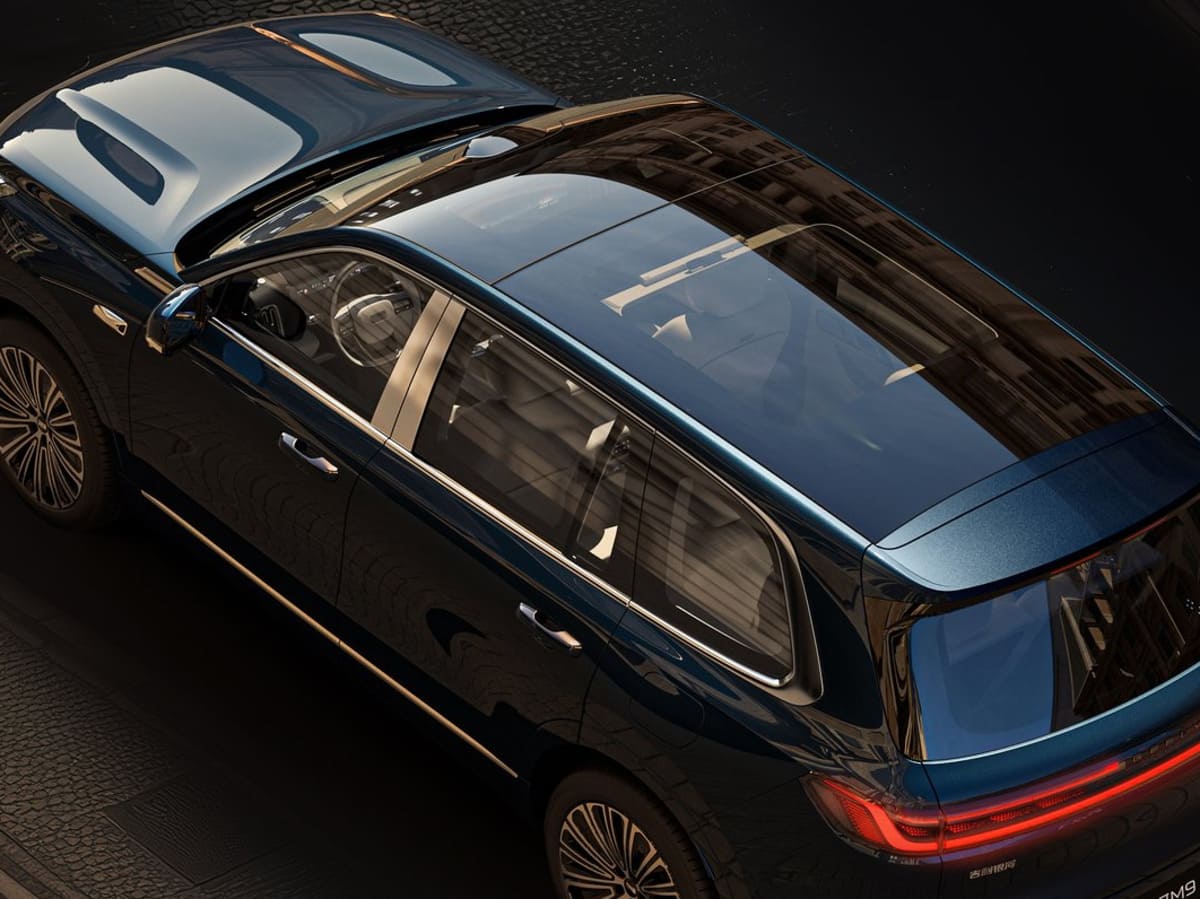 Geely Galaxy M9 por detras