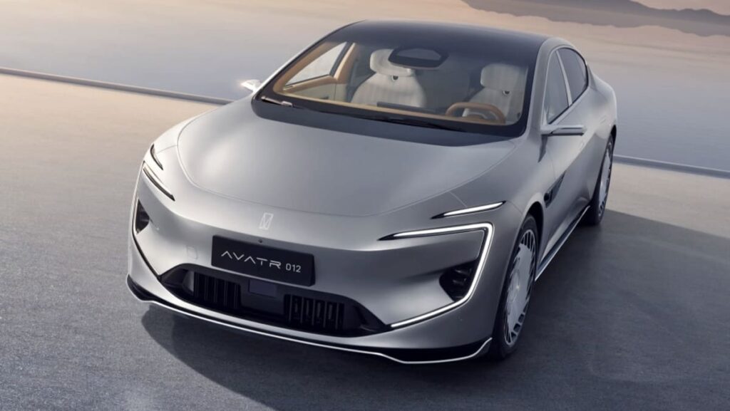 Changan Deepal alcanza 30 millones de vehículos fabricados: la primera marca china independiente en lograrlo 4 Avatr 012 frente