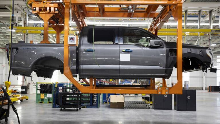 Ford sorprende al cancelar la F-150 Lightning por una versión EREV